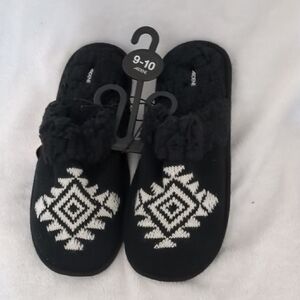 Ardene Black and Gray Knit Slippers